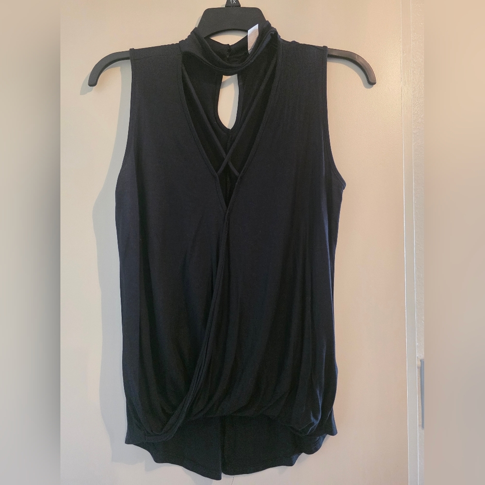 VENUS Elegant Black Sleeveless Blouse